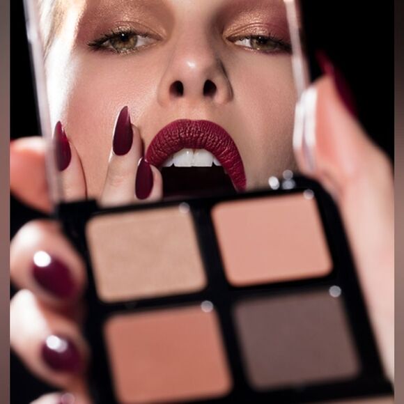 IL MAKIAGE Workaholic Eyeshadow Quad - Picture 3 of 14